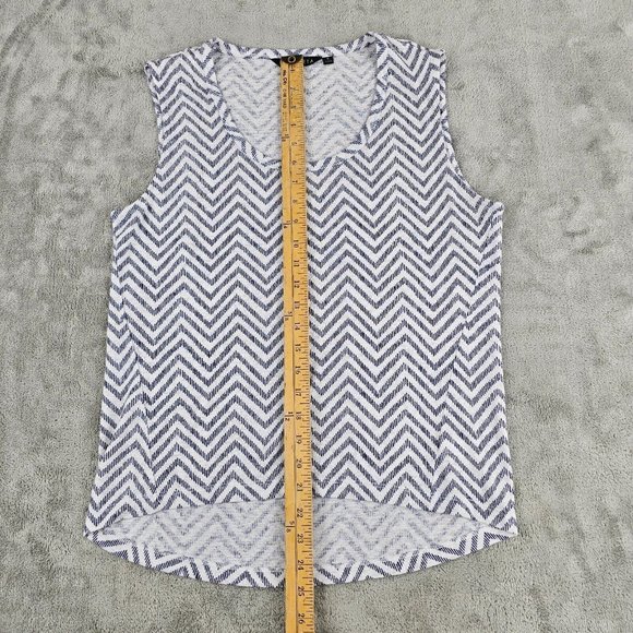 Athleta shirt womens small scoop neck sleeveless blouse chevron allover print - Picture 12 of 12